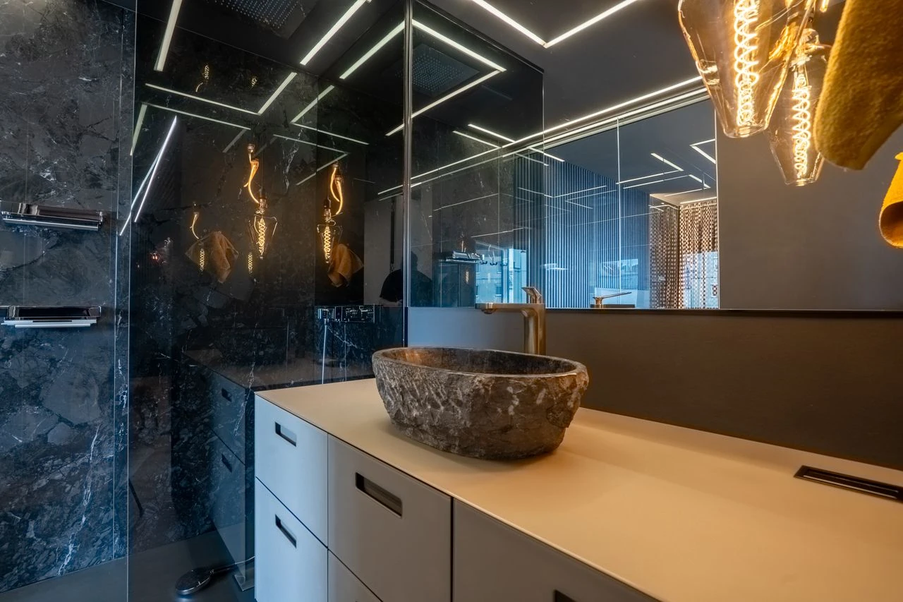Eigentumswohnung Wien 1100 – luxuriöses Badezimmer mit Dusche